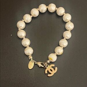 CHANEL White Pearl Bracelet with Gold light pink pearl charm Charm